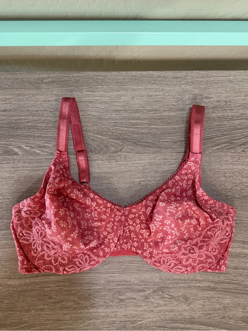 Women's Floral Lace Underwire minimizer Bra in Roses pink